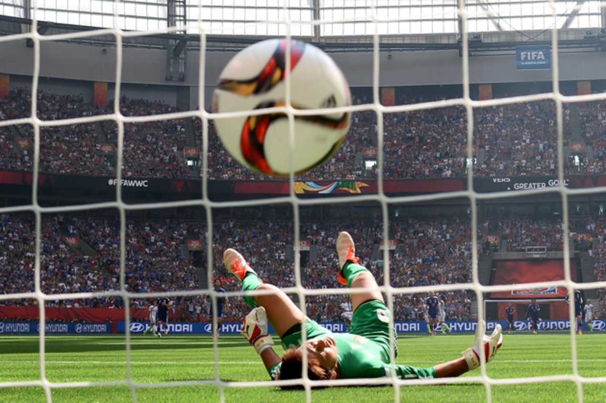 lloyd-midfield-goal.jpg